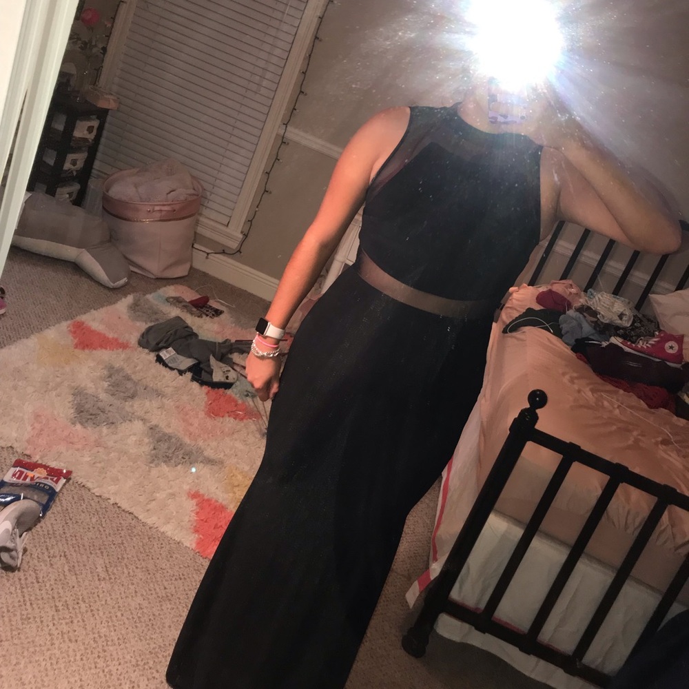 great sleek dress!! mess spices it up